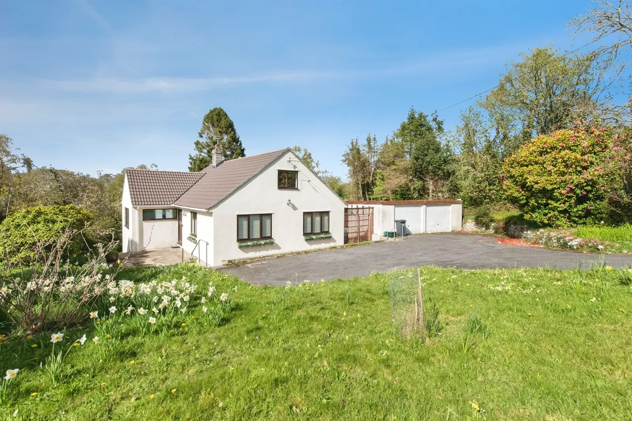4 bed house for sale — Crewkerne Road, Axminster