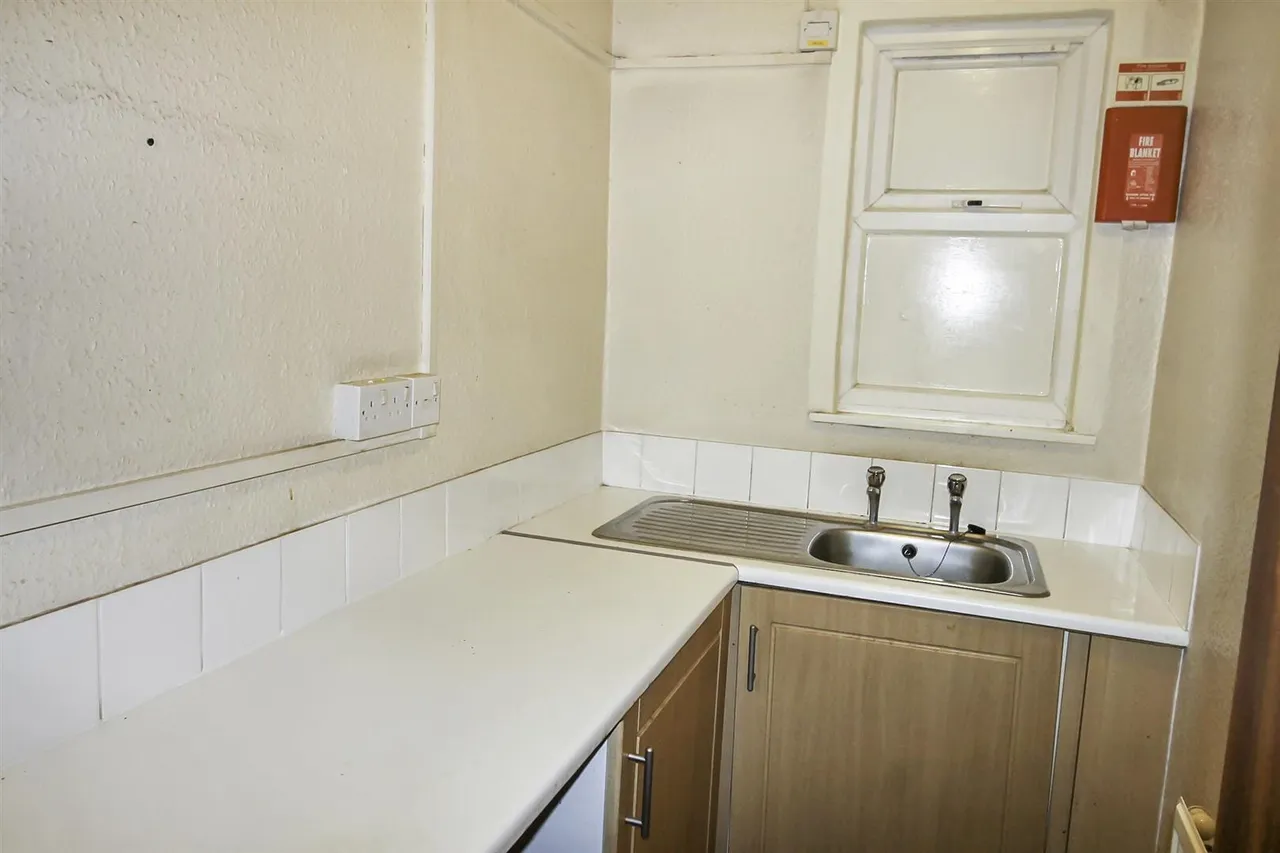 Kinmel Street, Rhyl, Denbighshire, LL18 1AH, photo 9