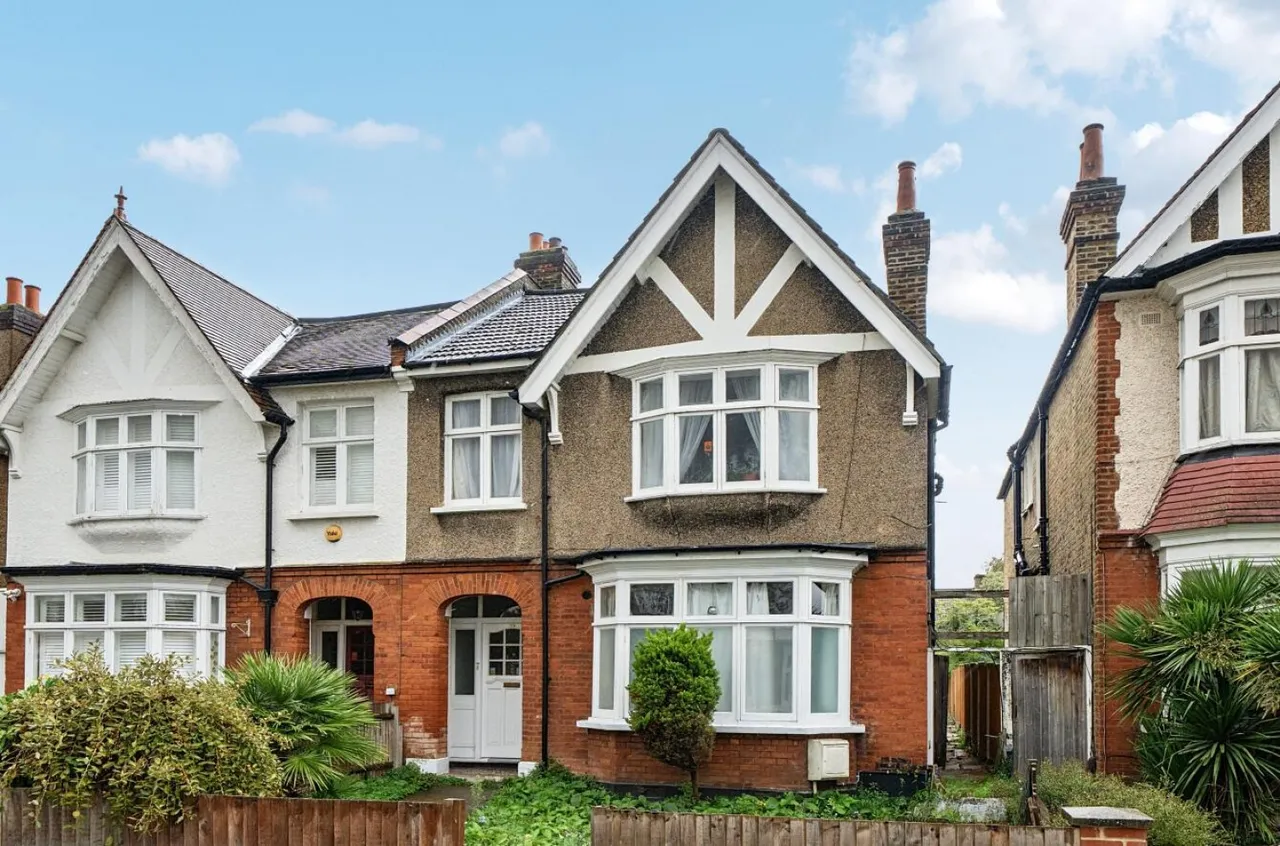 2 bed flat for sale, Arran Road, London, SE6