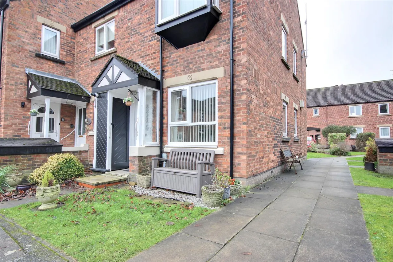Applegarth Mews, Crescent Street, Cottingham, photo 2