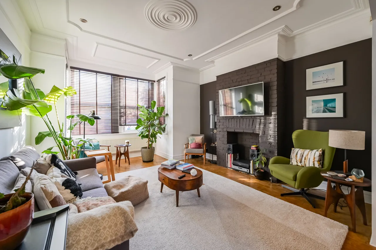 4 bed house for sale — 111 Warwick Road, London