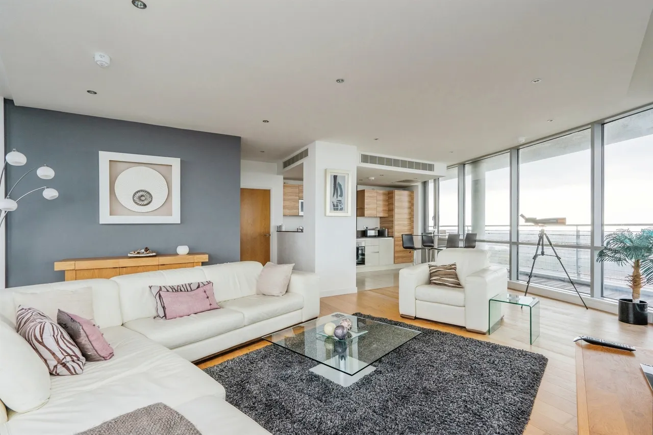 2 bed flat for sale — Queen Street, Portsmouth
