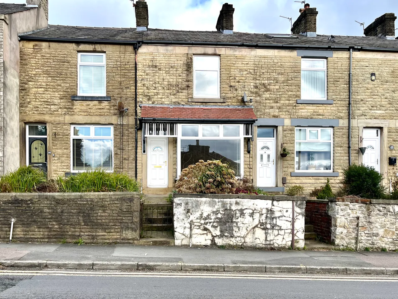 2 bed house to rent — Darwen Road, Bromley Cross, Bolton, BL7