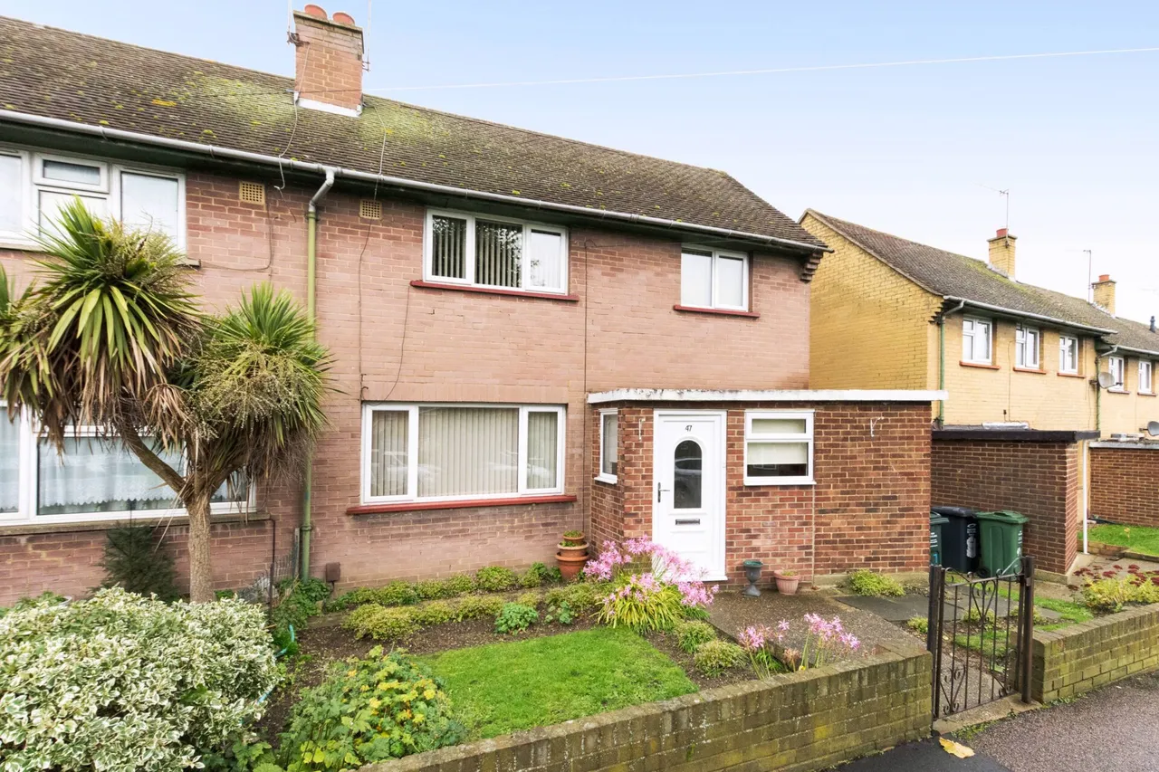 2 bed house for sale — Littlebrook Manorway,