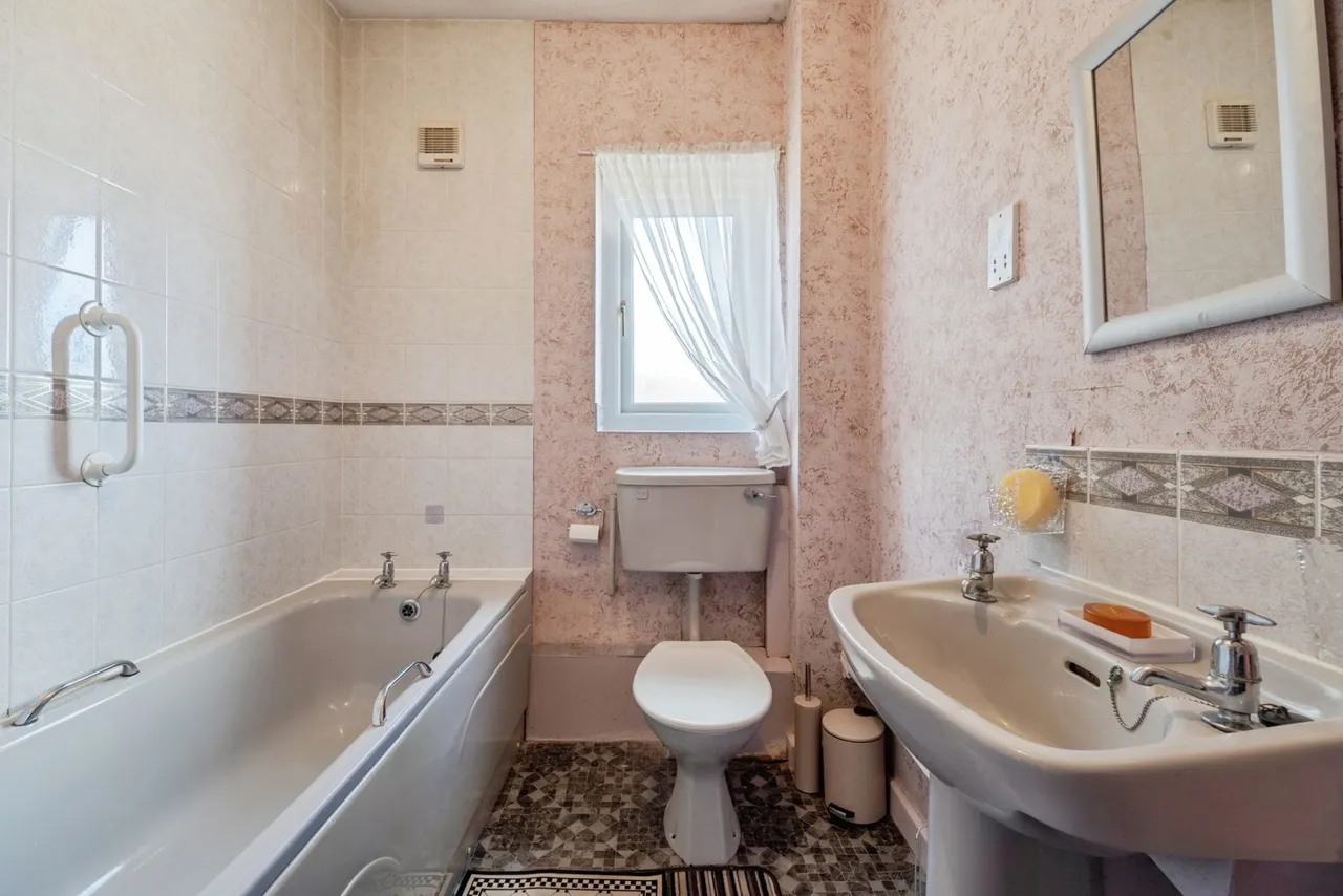 St. Gregorys Close, Bolton, BL4, photo 12