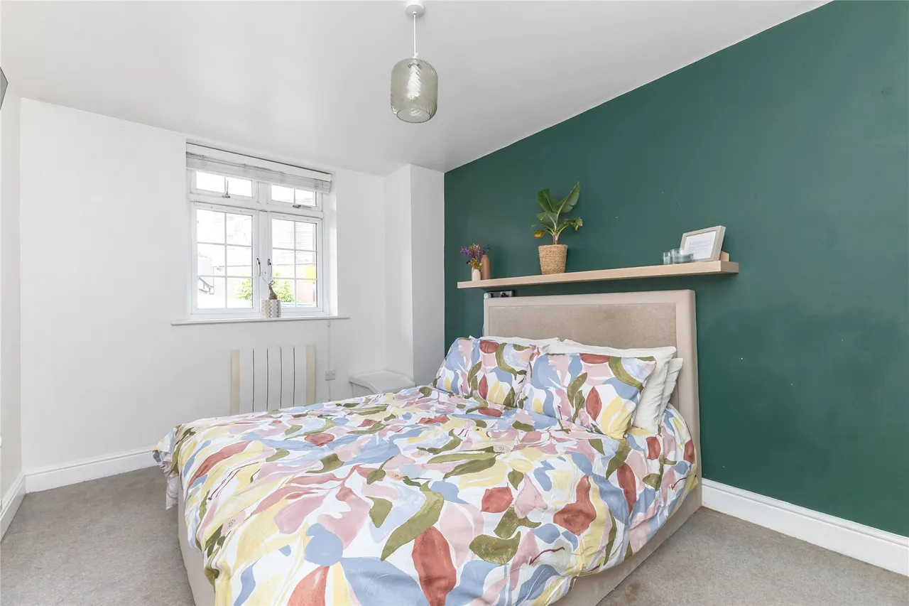 Beacon Hill Road, Hindhead, GU26, photo 6