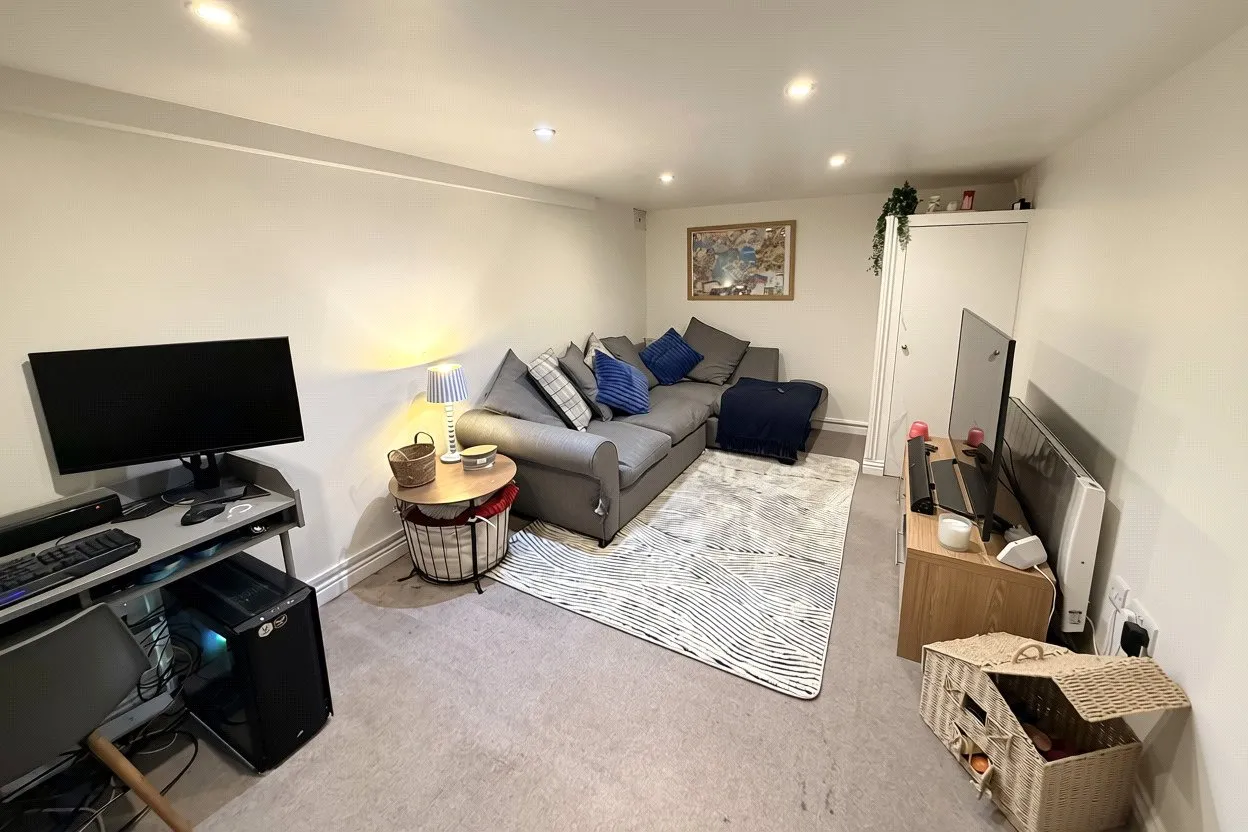 Beacon Hill Road, Hindhead, GU26, photo 3