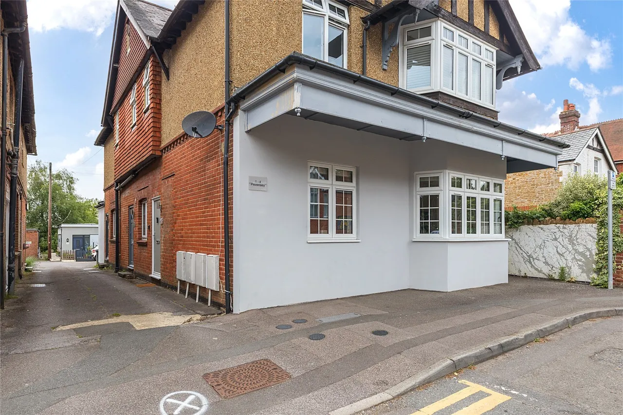 Beacon Hill Road, Hindhead, GU26, photo 13