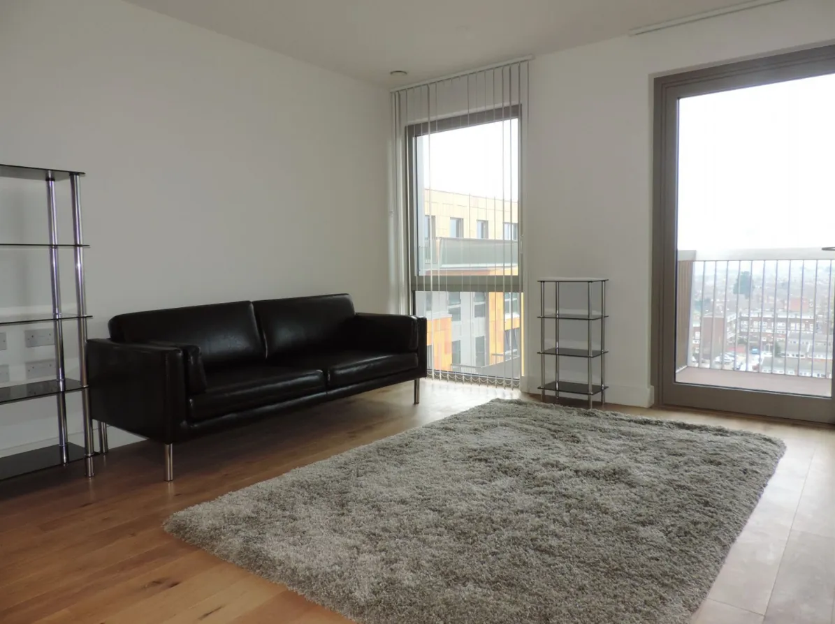 Barking Road, London, E16, photo 3