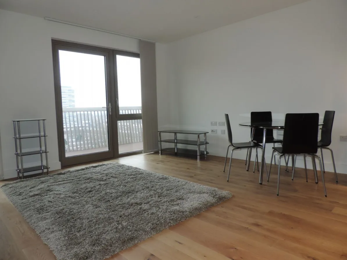 Barking Road, London, E16, photo 2
