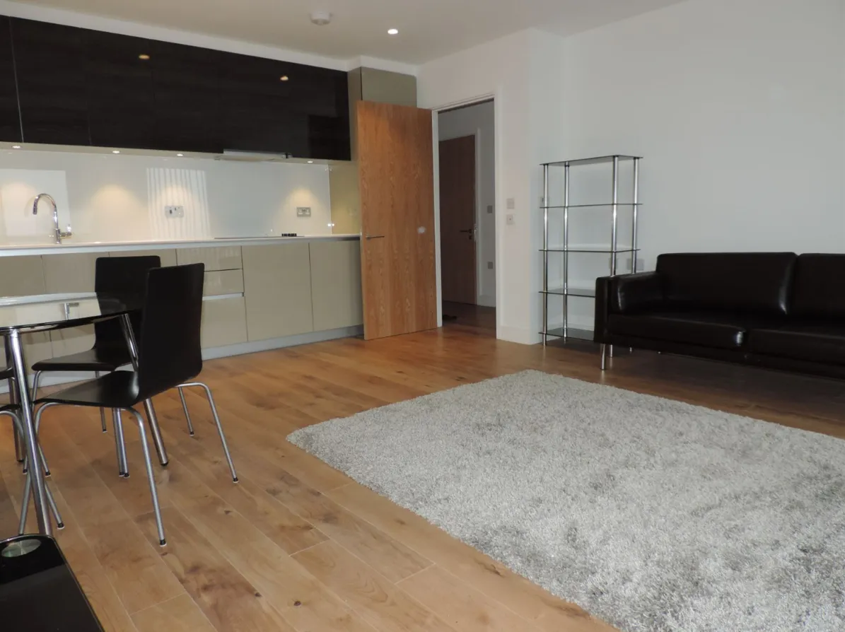 Barking Road, London, E16, photo 4