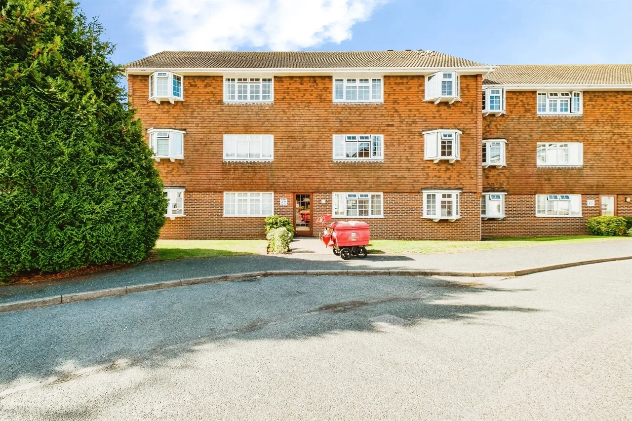 2 bed flat for sale — Lamorna Grove, Worthing