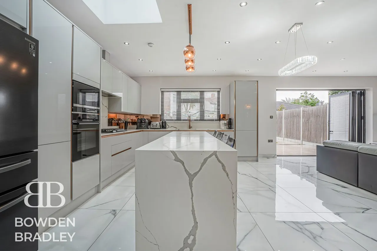 Stradbroke Grove, Clayhall, IG5, photo 11