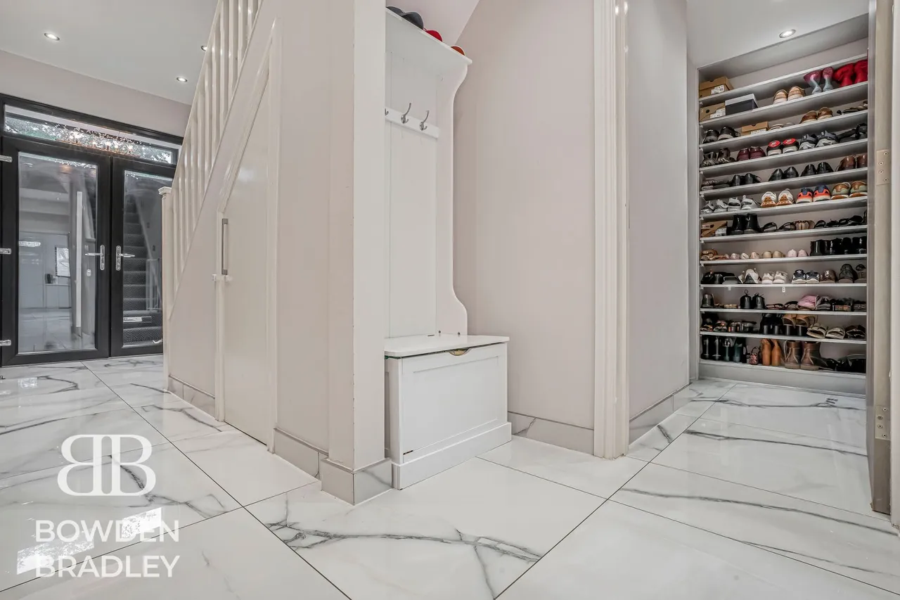 Stradbroke Grove, Clayhall, IG5, photo 6