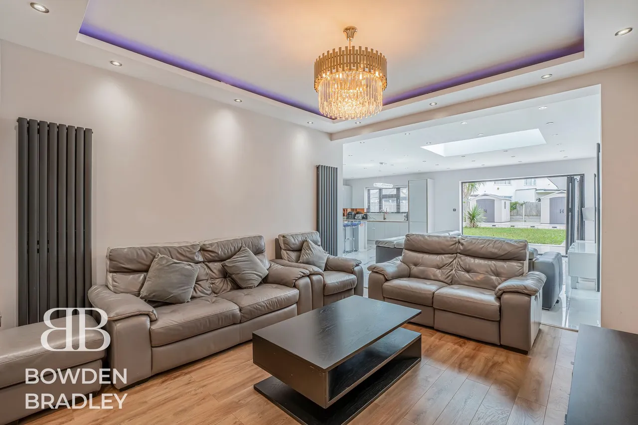 Stradbroke Grove, Clayhall, IG5, photo 4