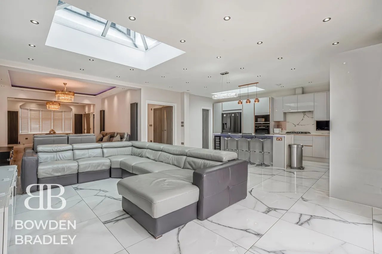 Stradbroke Grove, Clayhall, IG5, photo 12