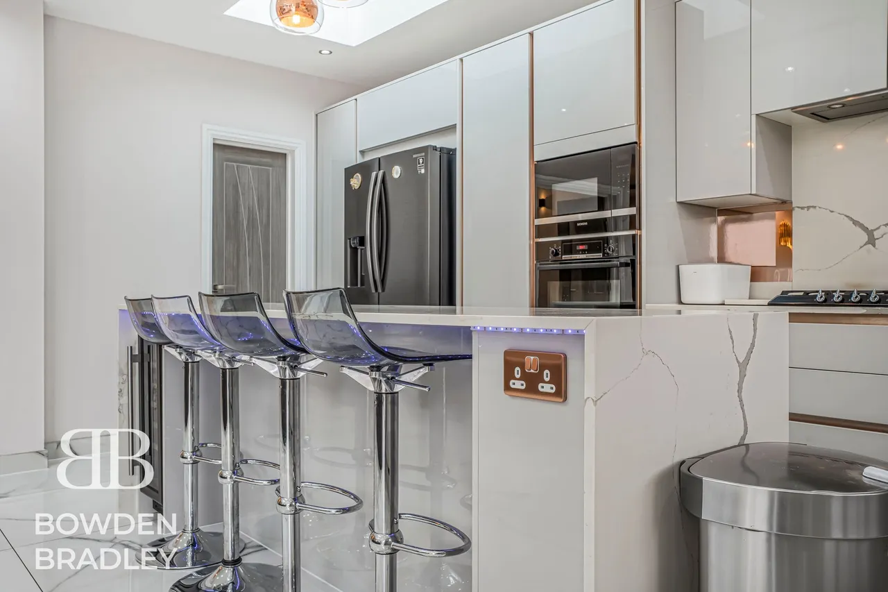 Stradbroke Grove, Clayhall, IG5, photo 9