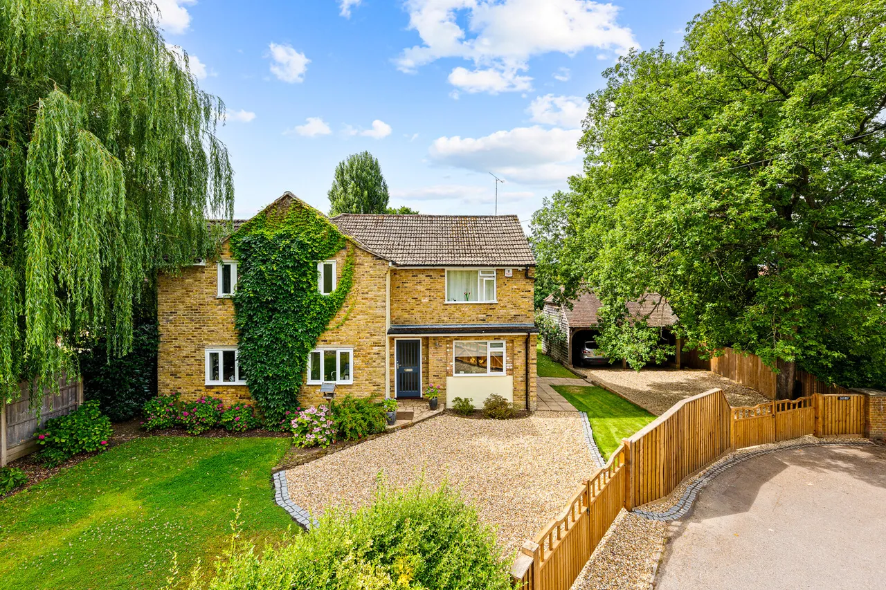 4 bed property for sale, Maddox Park, Little Bookham, KT23