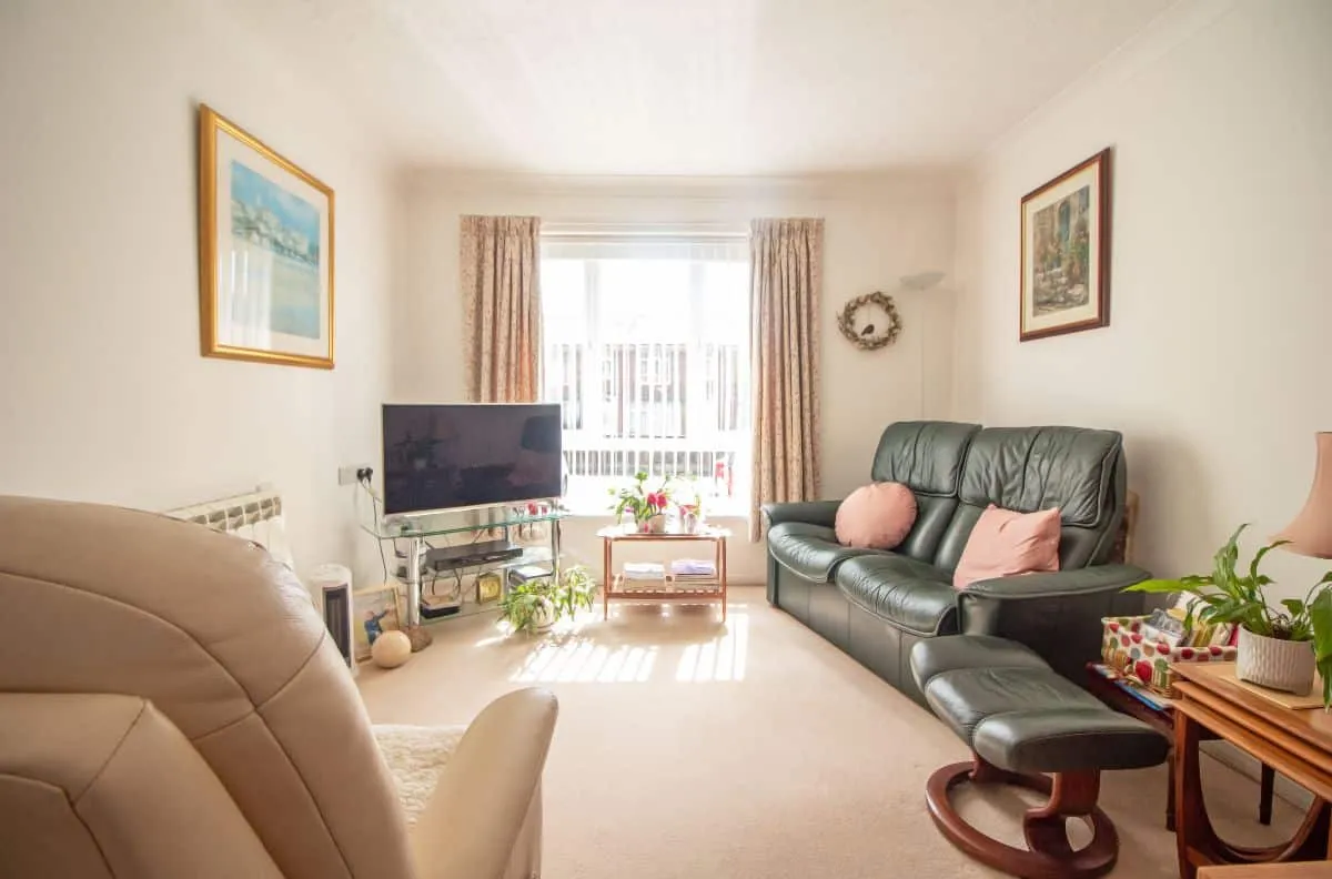 38 Holman Close, Waterlooville, PO8 8HD, photo 3