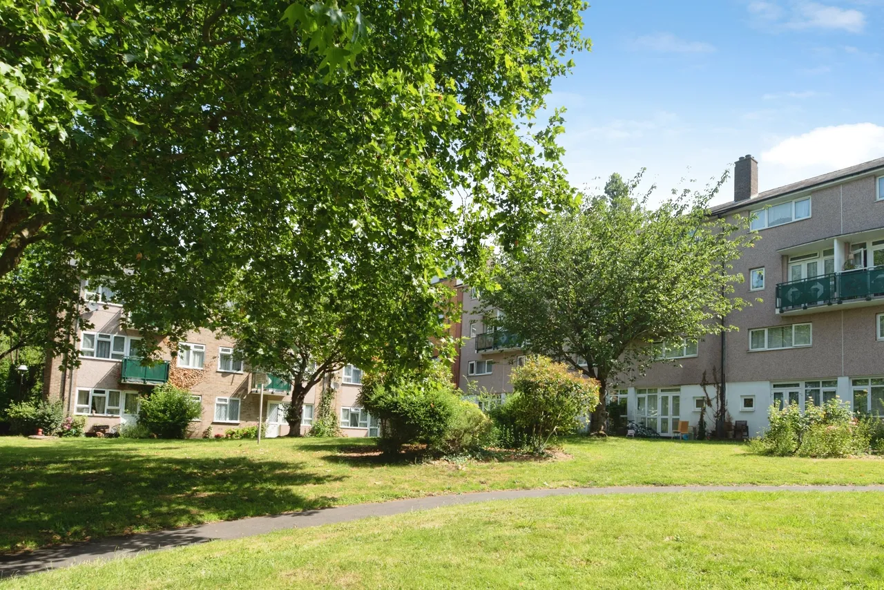 1 bed flat for sale, Avon Road, London, E17