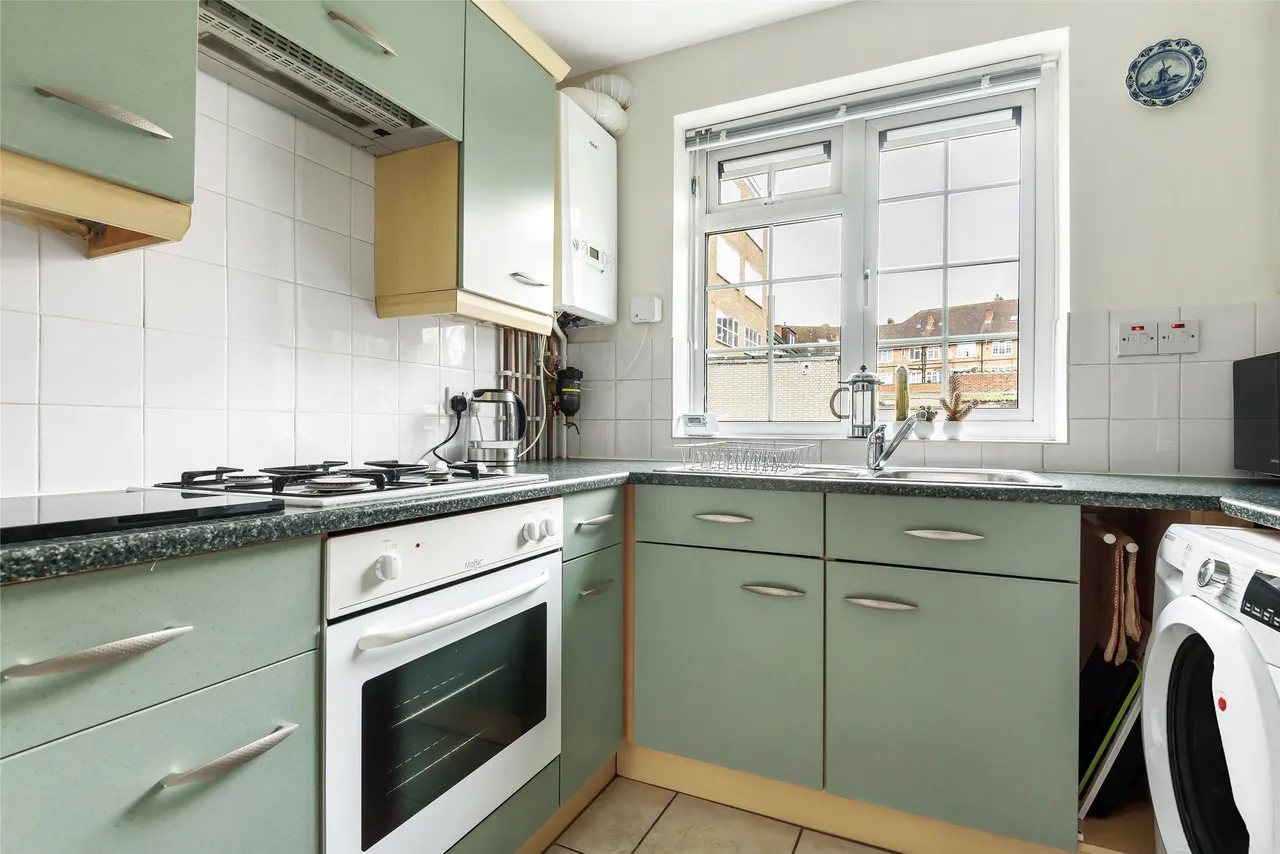 Queensfield Court, Surrey, London Road, SM3 8JD, photo 6