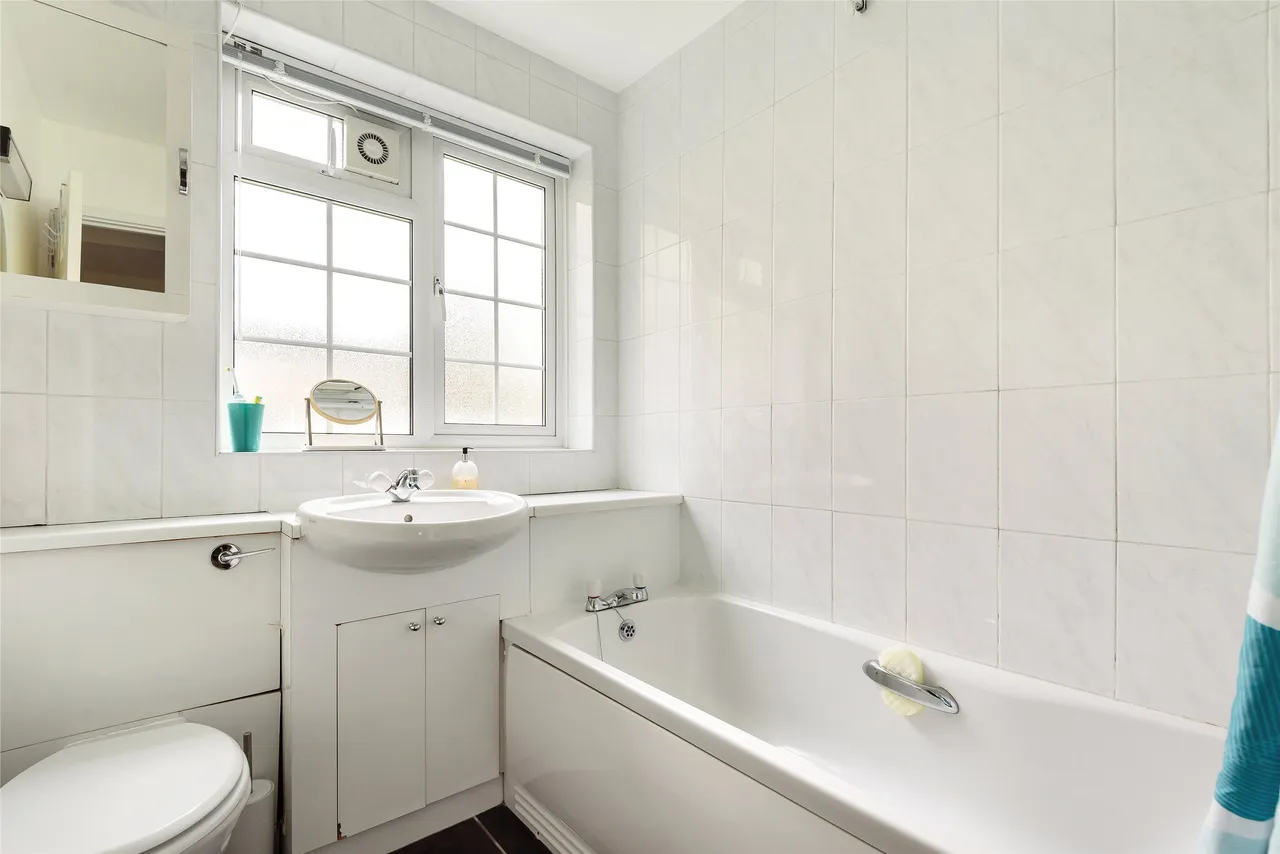 Queensfield Court, Surrey, London Road, SM3 8JD, photo 10