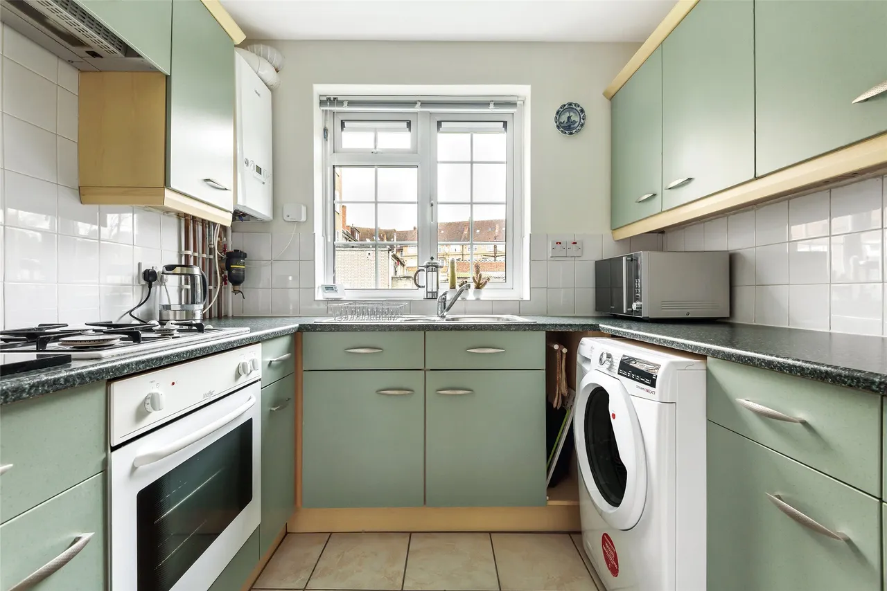 Queensfield Court, Surrey, London Road, SM3 8JD, photo 5