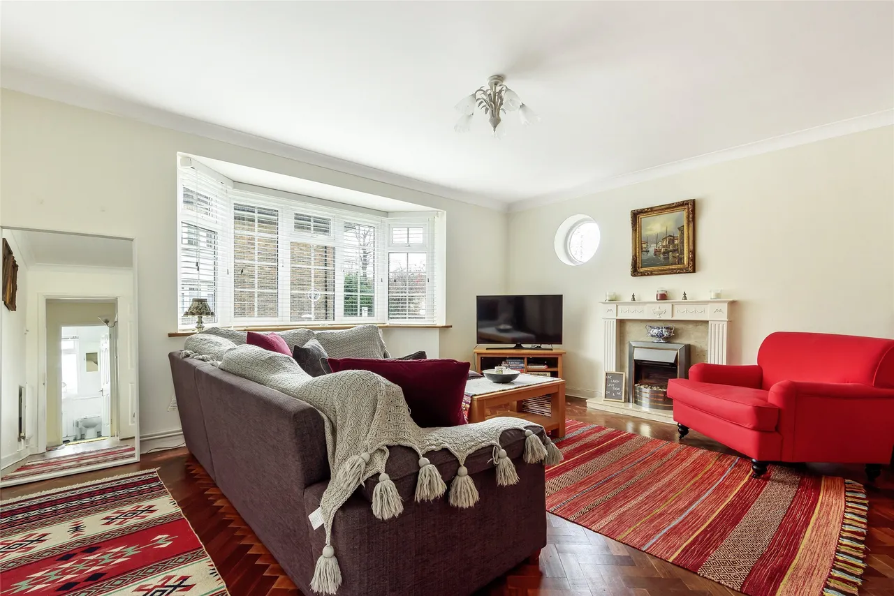 Queensfield Court, Surrey, London Road, SM3 8JD, photo 2