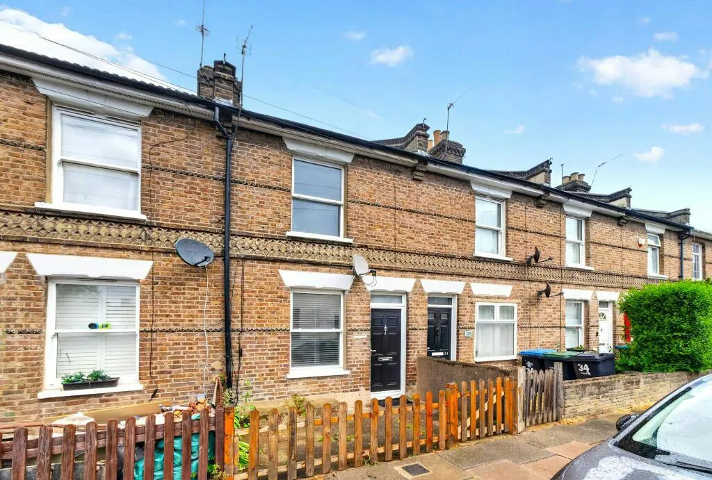 2 bed house for sale — Charles Street, Enfield, EN1