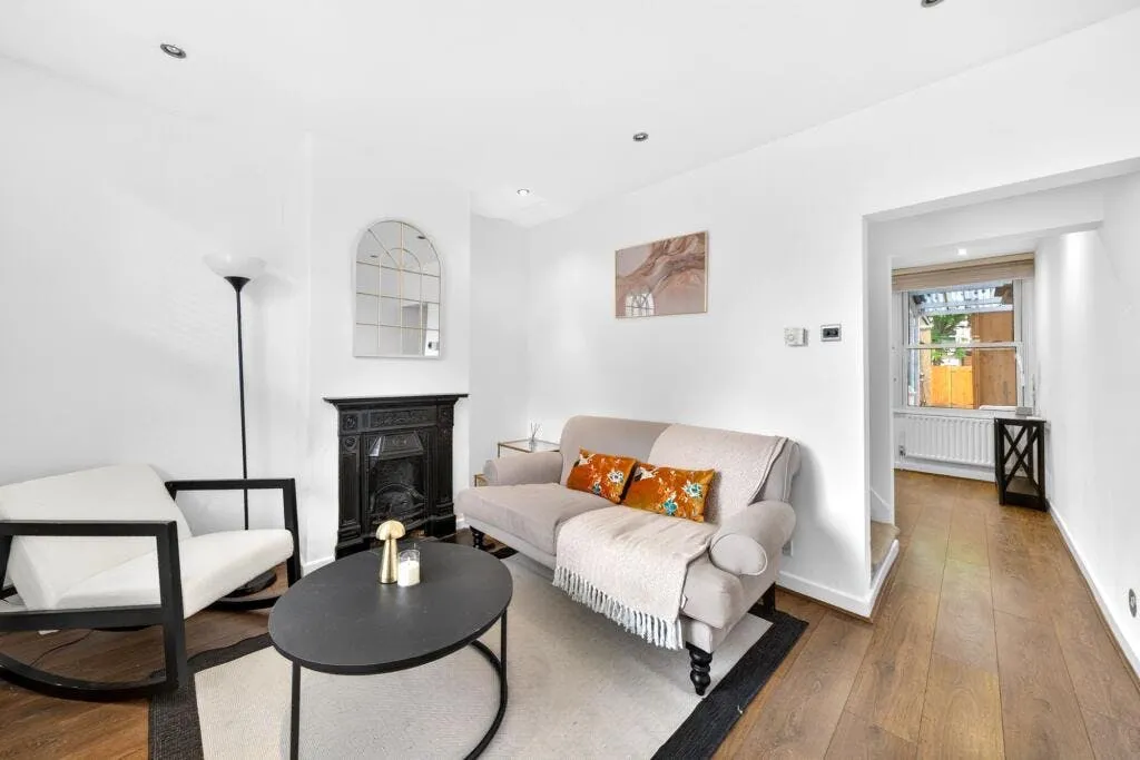 Charles Street, Enfield, EN1, photo 2