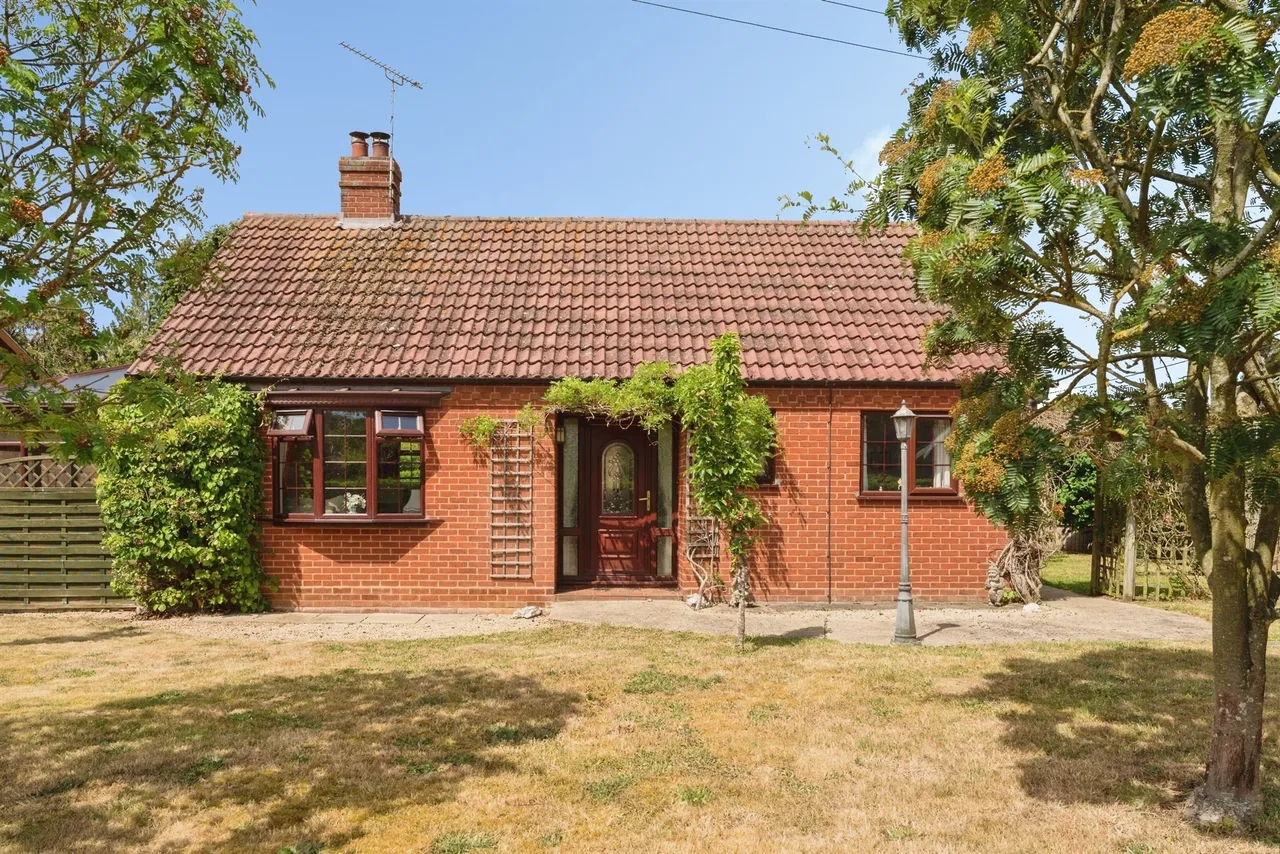 3 bed house for sale, Whissonsett Road, Colkirk, NR21
