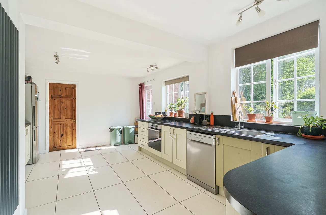Sandy Lane, Woking, GU22, photo 13