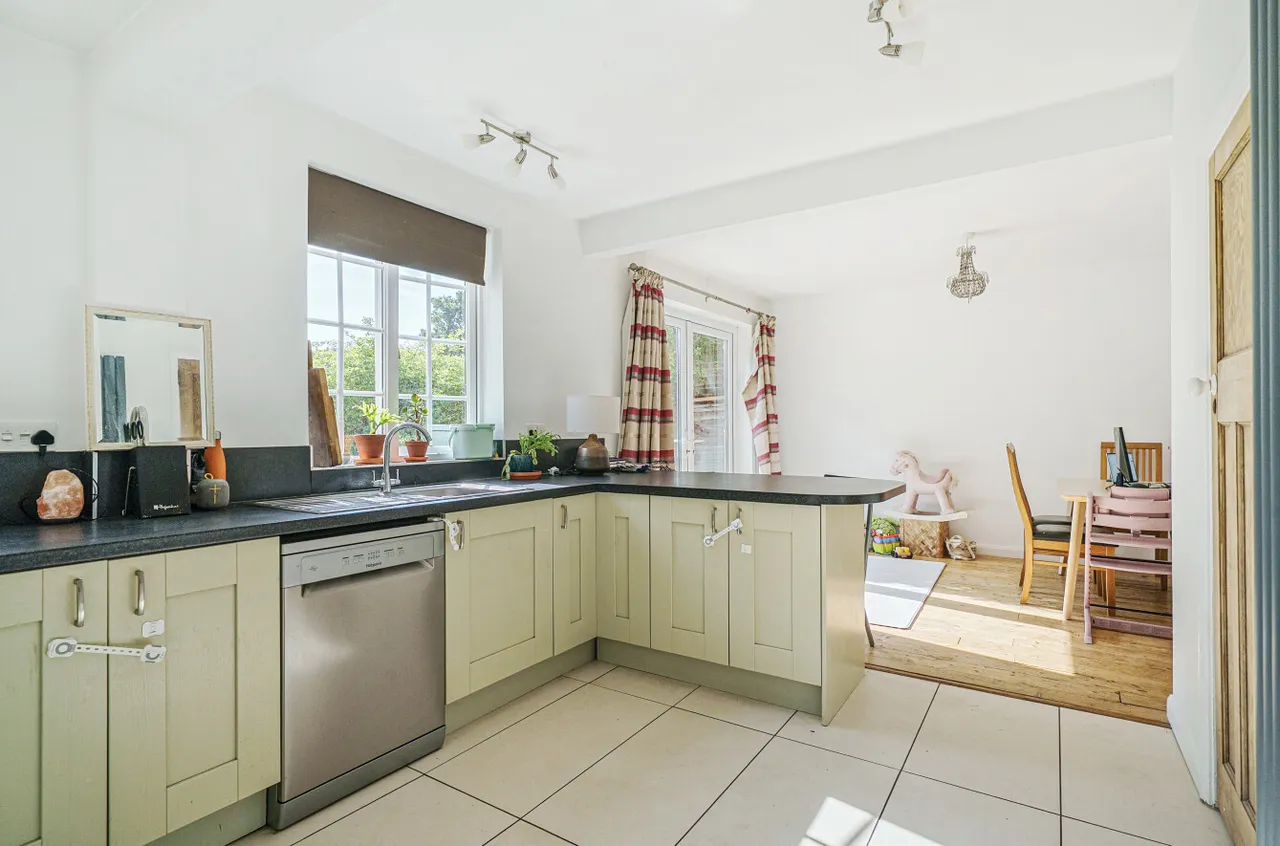 Sandy Lane, Woking, GU22, photo 4