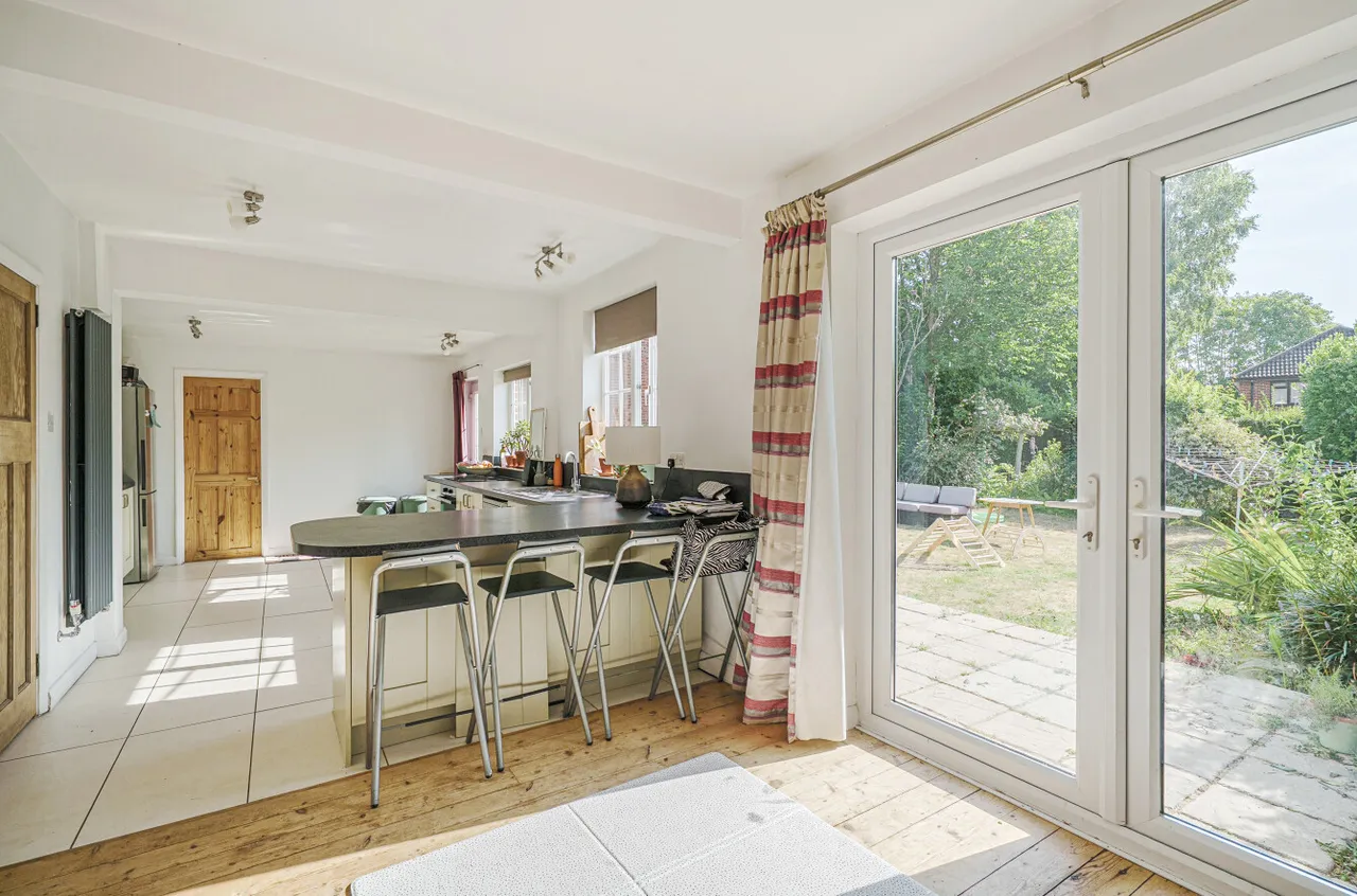 Sandy Lane, Woking, GU22, photo 2