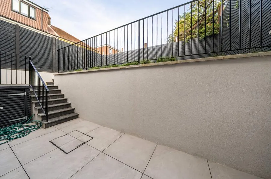 Bromyard Avenue, London, W3, photo 22