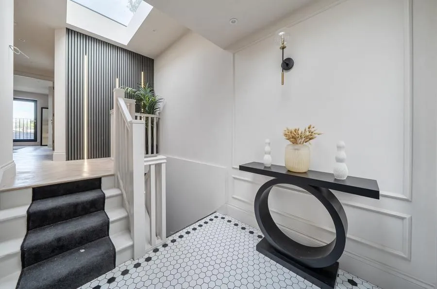 Bromyard Avenue, London, W3, photo 19