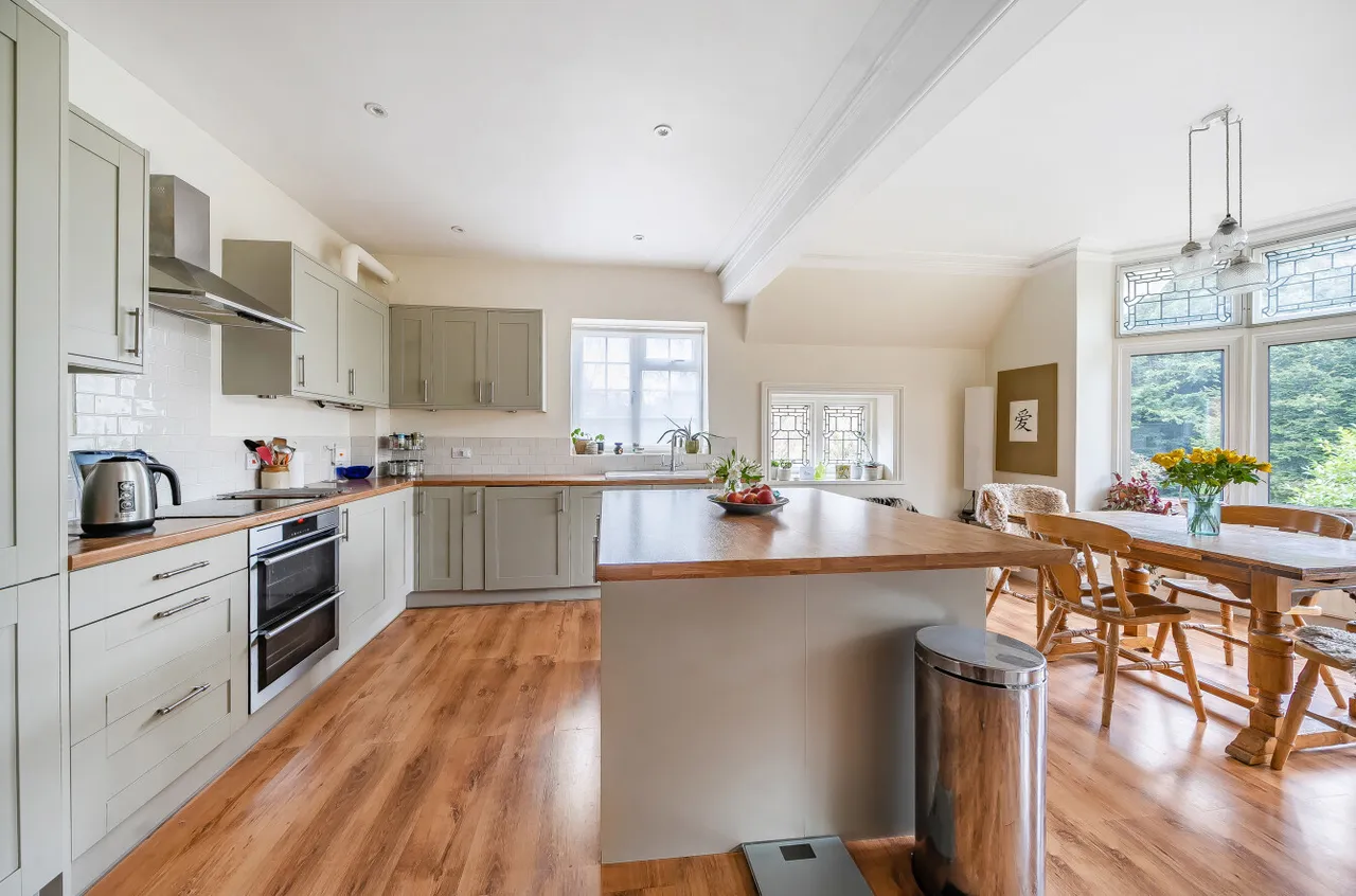 Lower Hale, Farnham, Surrey, GU9 9RP, photo 14