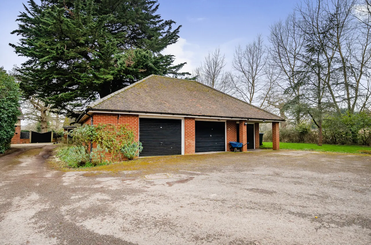 Lower Hale, Farnham, Surrey, GU9 9RP, photo 19