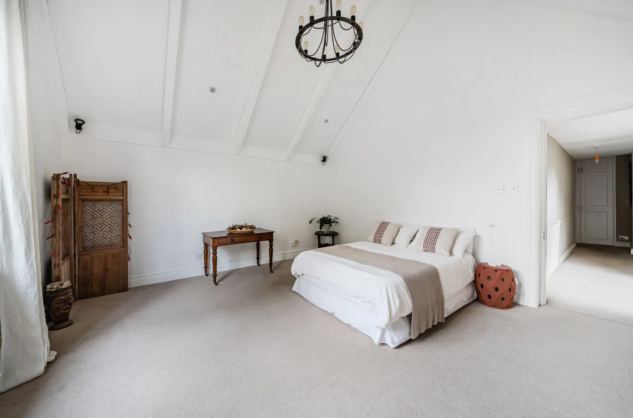 Lower Hale, Farnham, Surrey, GU9 9RP, photo 6