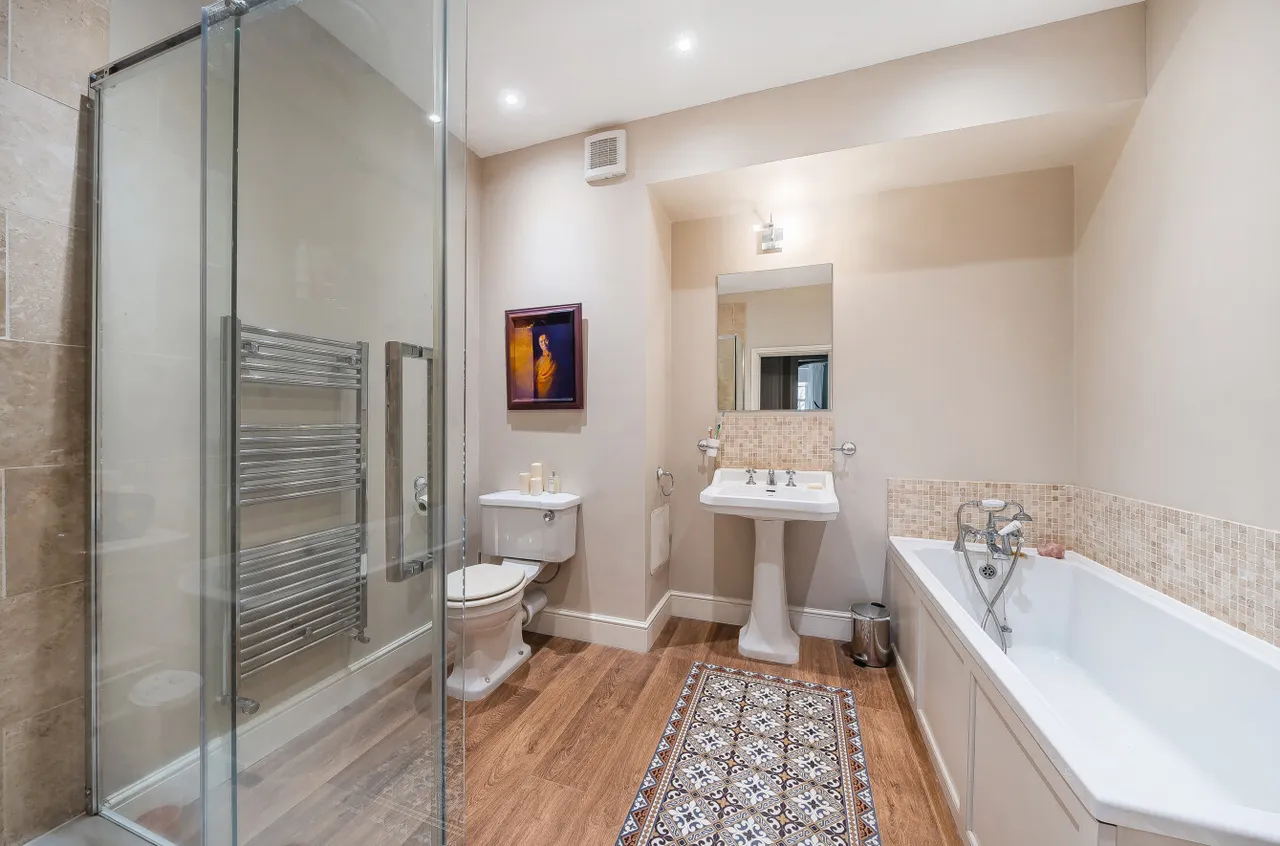 Lower Hale, Farnham, Surrey, GU9 9RP, photo 7
