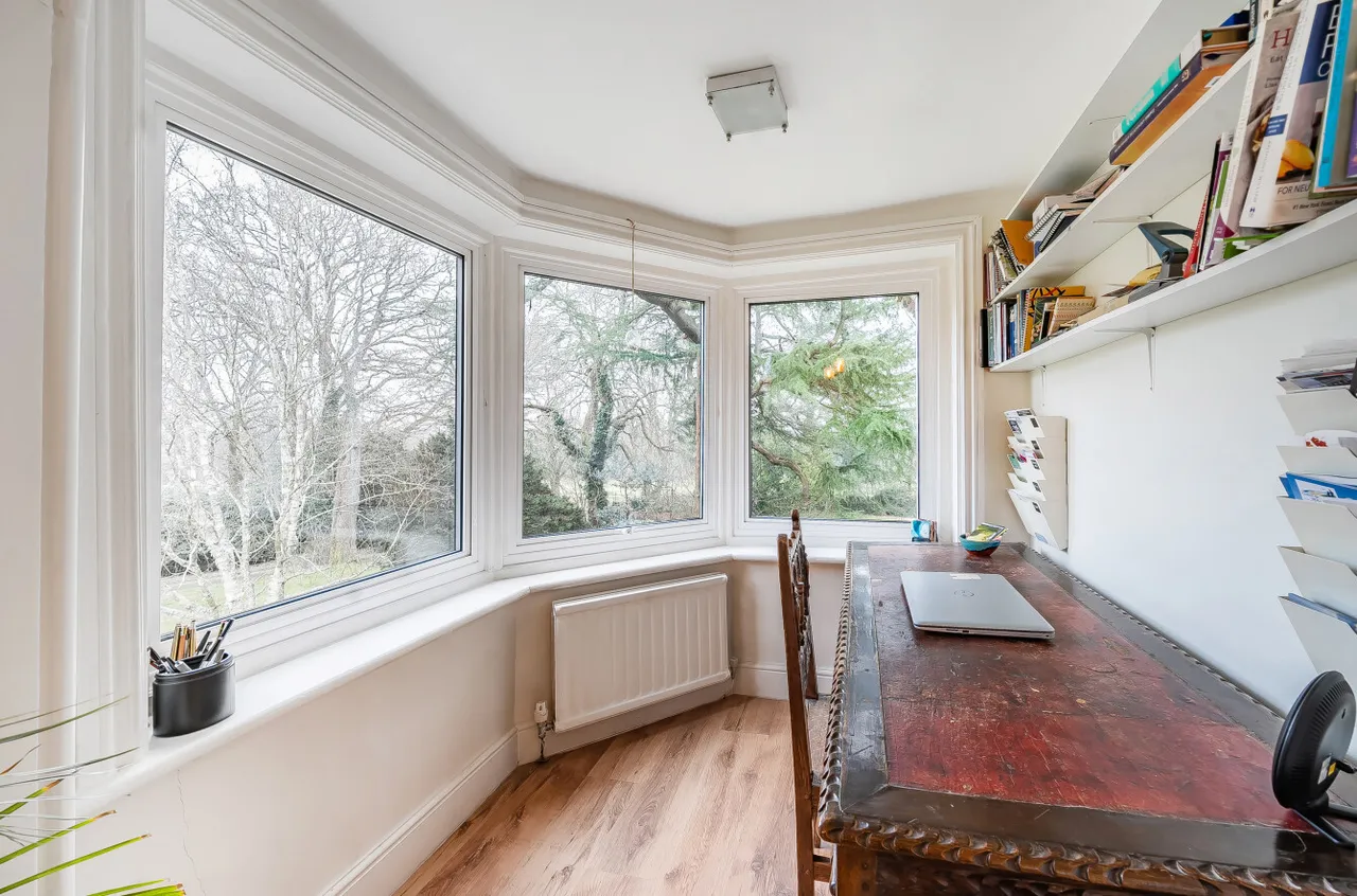 Lower Hale, Farnham, Surrey, GU9 9RP, photo 18