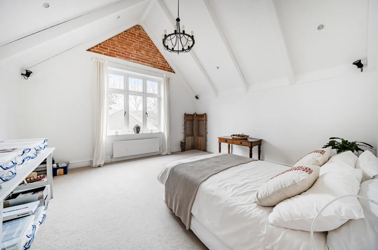 Lower Hale, Farnham, Surrey, GU9 9RP, photo 17