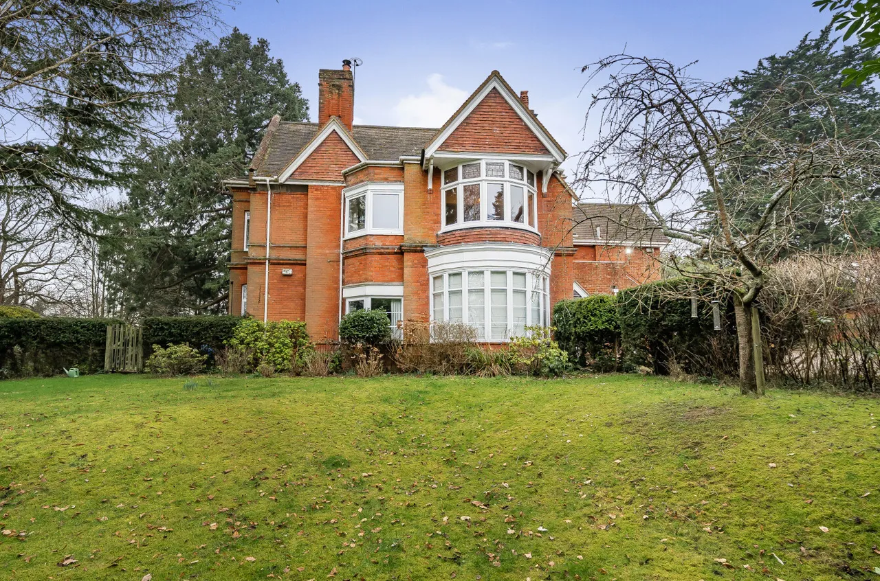 Lower Hale, Farnham, Surrey, GU9 9RP, photo 15