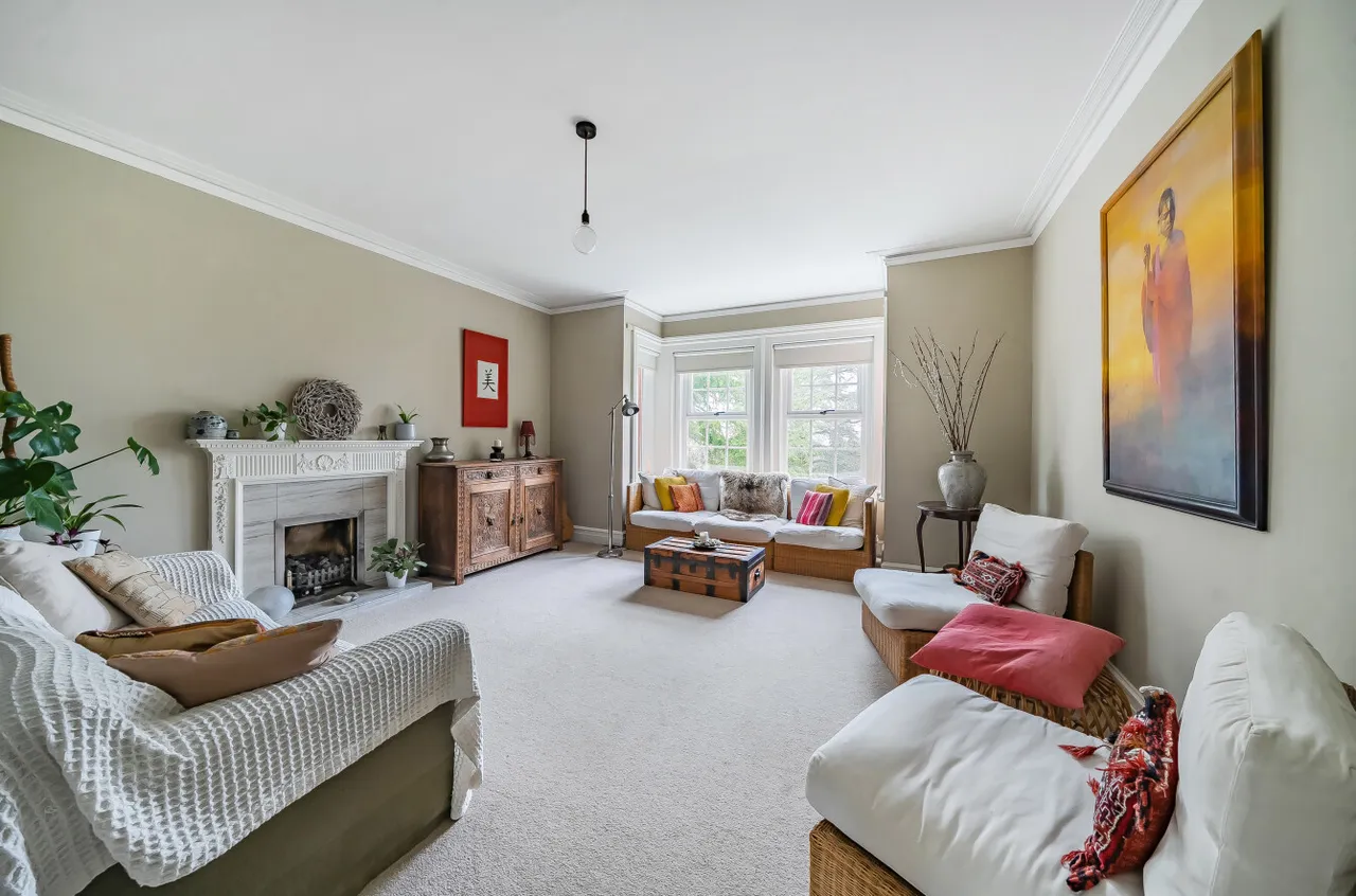 Lower Hale, Farnham, Surrey, GU9 9RP, photo 3