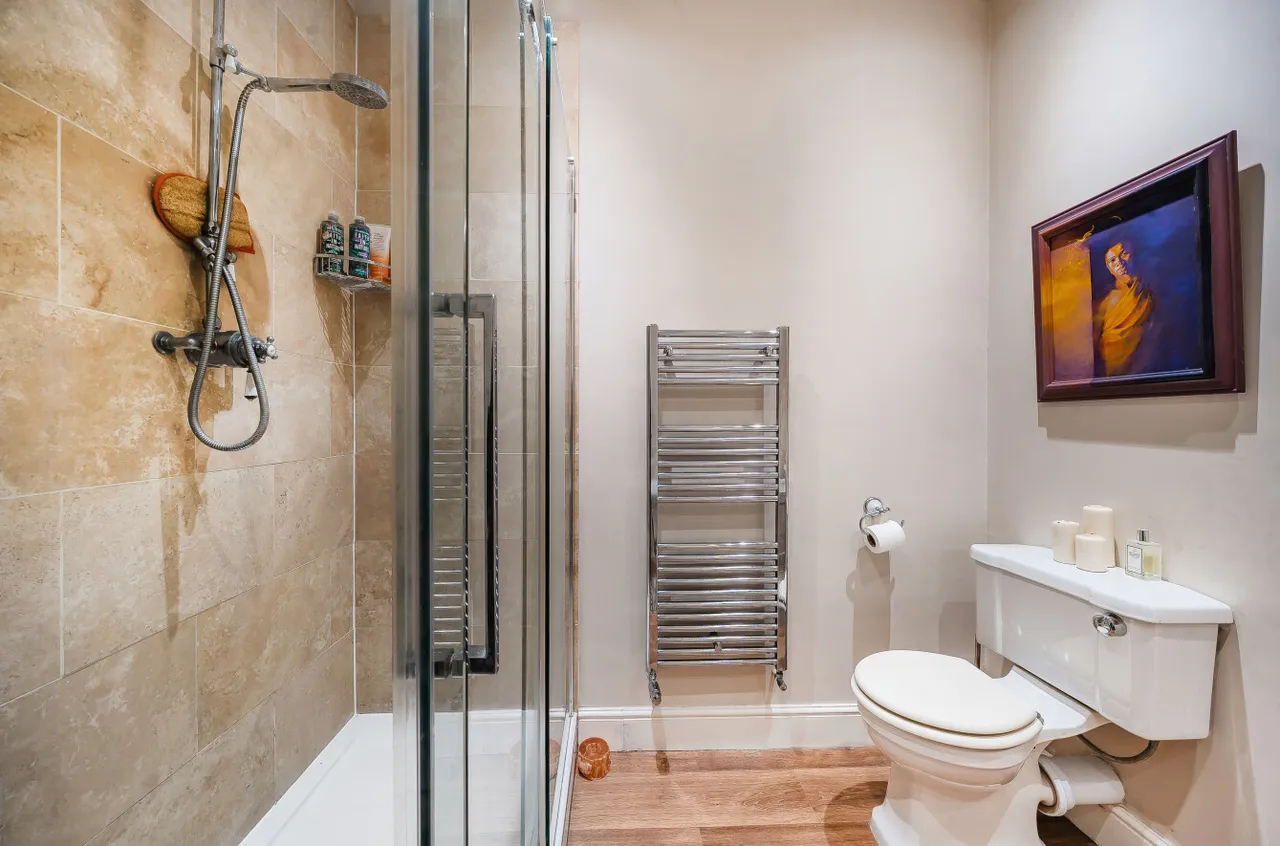Lower Hale, Farnham, Surrey, GU9 9RP, photo 13
