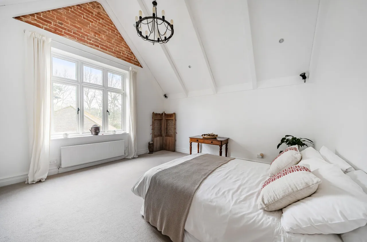 Lower Hale, Farnham, Surrey, GU9 9RP, photo 11