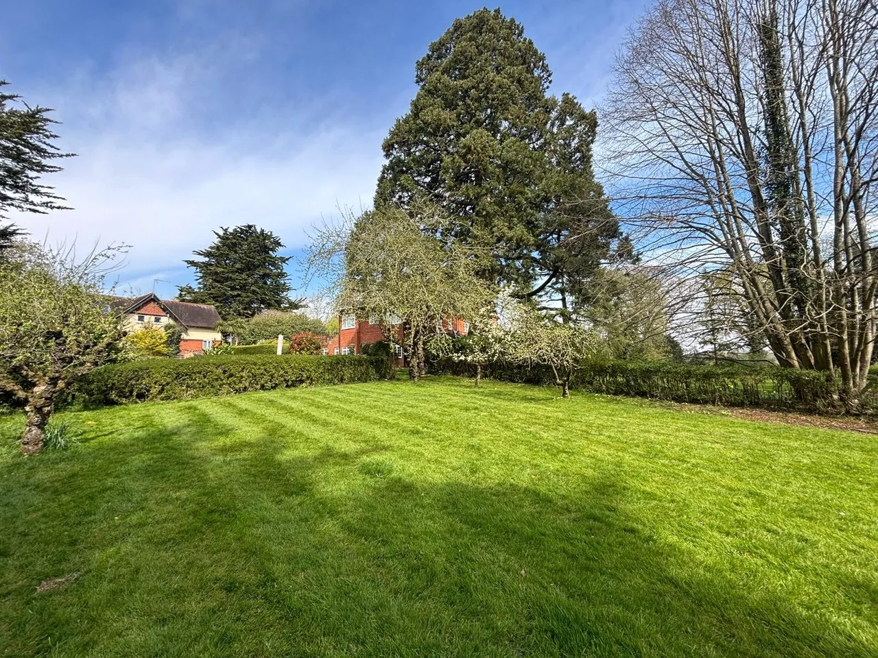 Lower Hale, Farnham, Surrey, GU9 9RP, photo 9