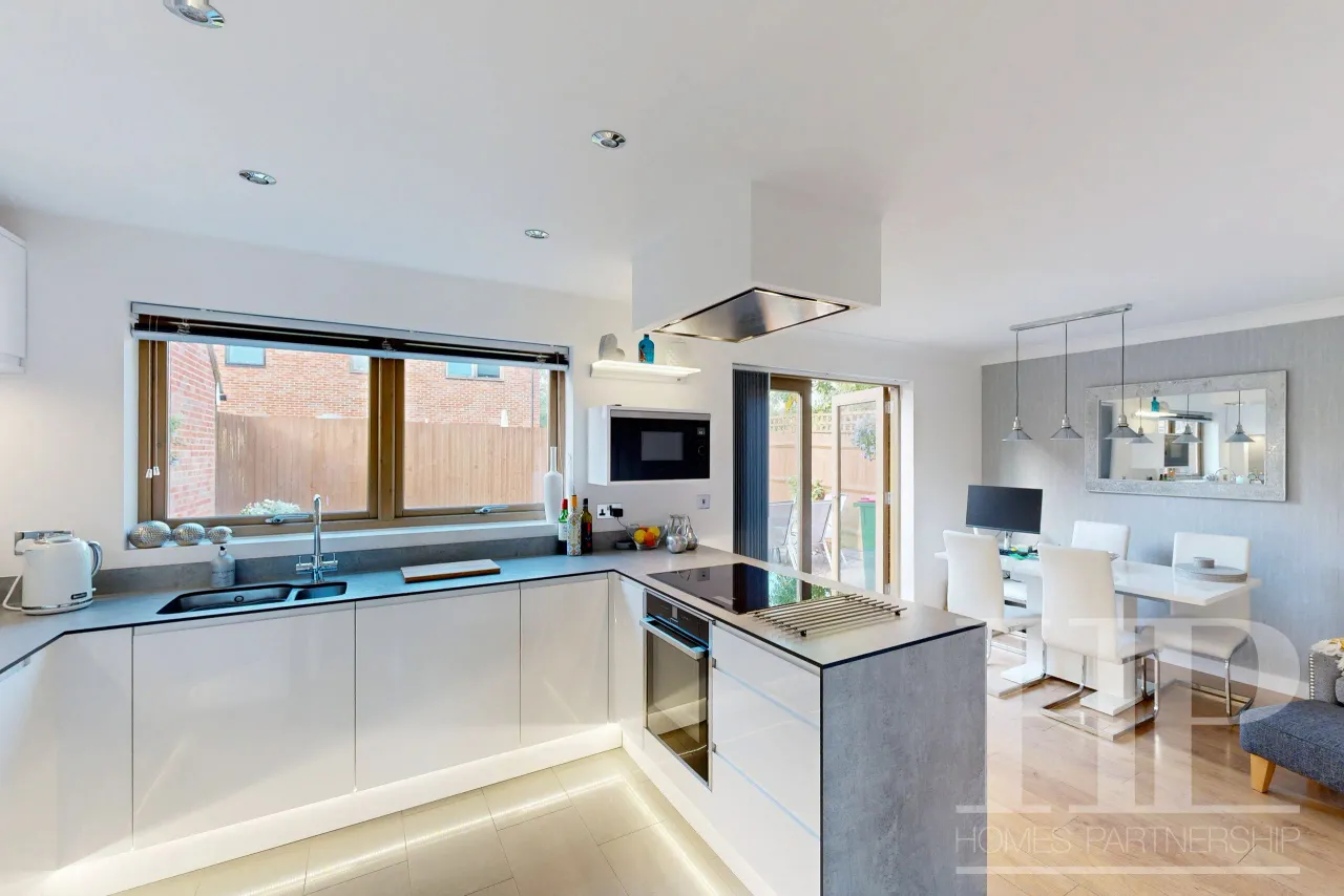 Delrogue Road, Crawley, RH11, photo 5