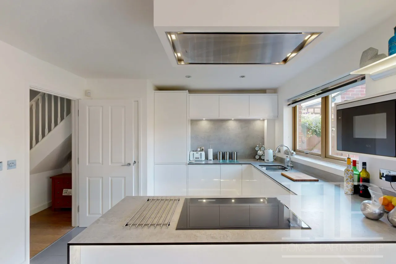 Delrogue Road, Crawley, RH11, photo 2