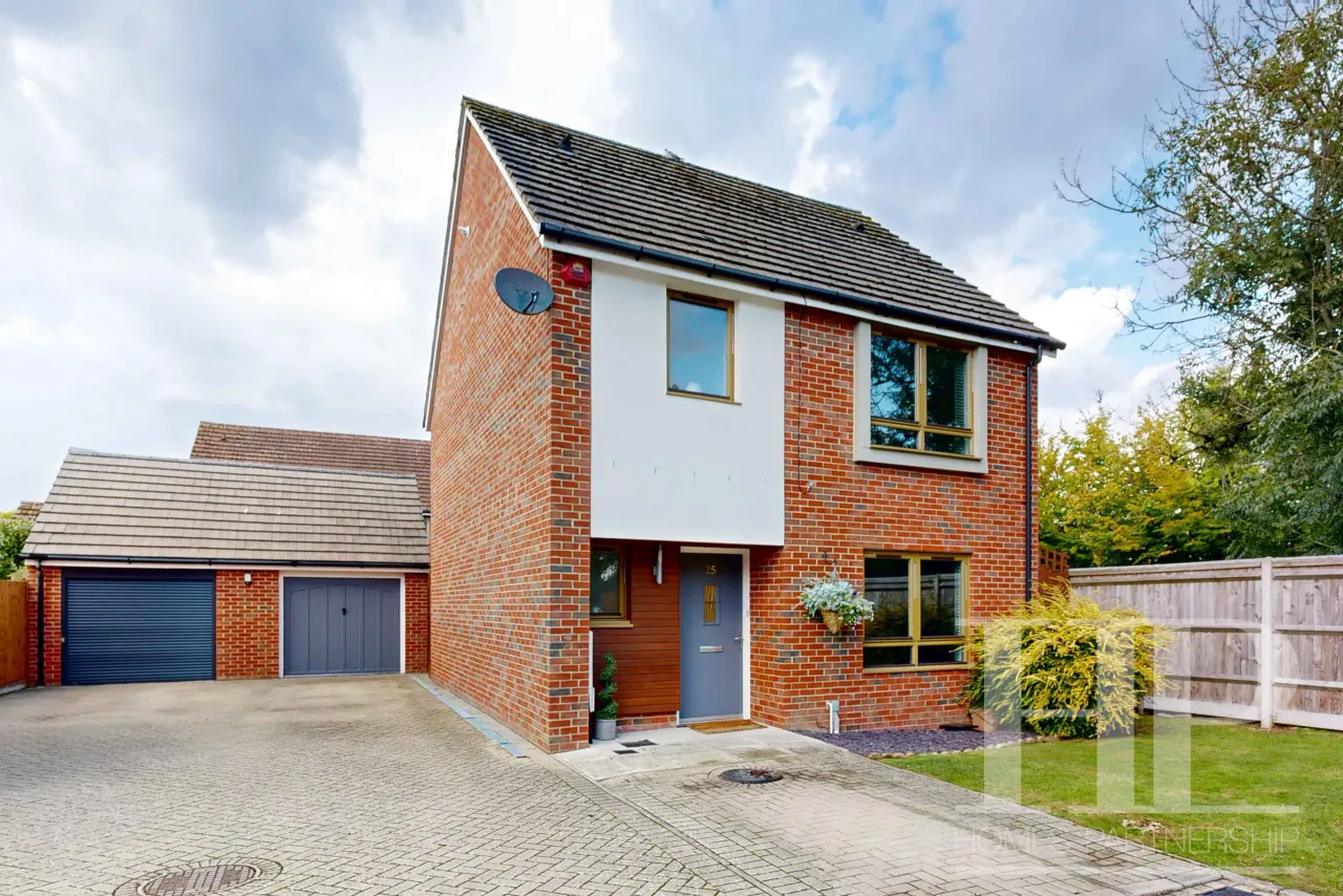 3 bed house for sale, Delrogue Road, Crawley, RH11